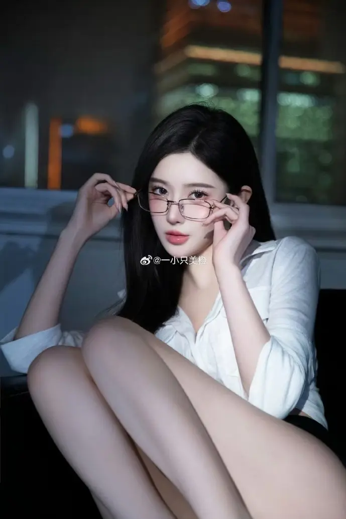 抗战老兵敬礼照片